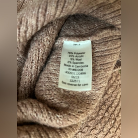 SO Women's V-Neck Sweater - Soft Pink - Picture 4 of 4